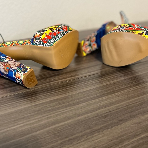 Platform Sandals - Picture 11 of 11